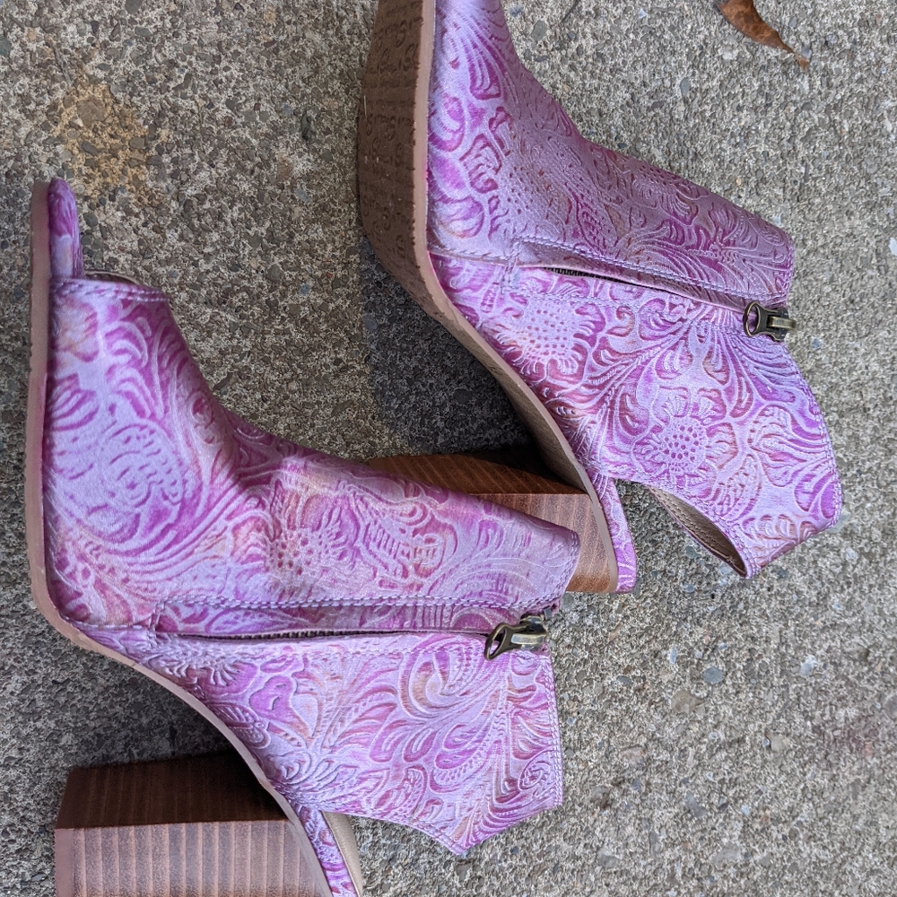 NWOT Sbicca Pink Purple Tooled Open Toe Heels Size 8